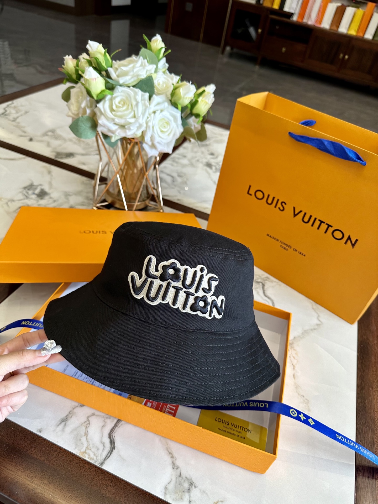 LV hat model 20